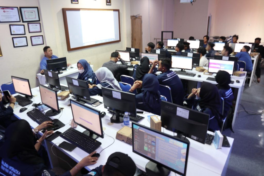 Pembelajaran Teori mahasiswa Politeknik Piksi Input Serang