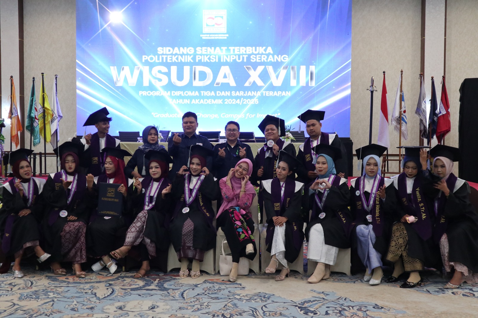 wisudawan/i ap politeknik piksi input serang 2025